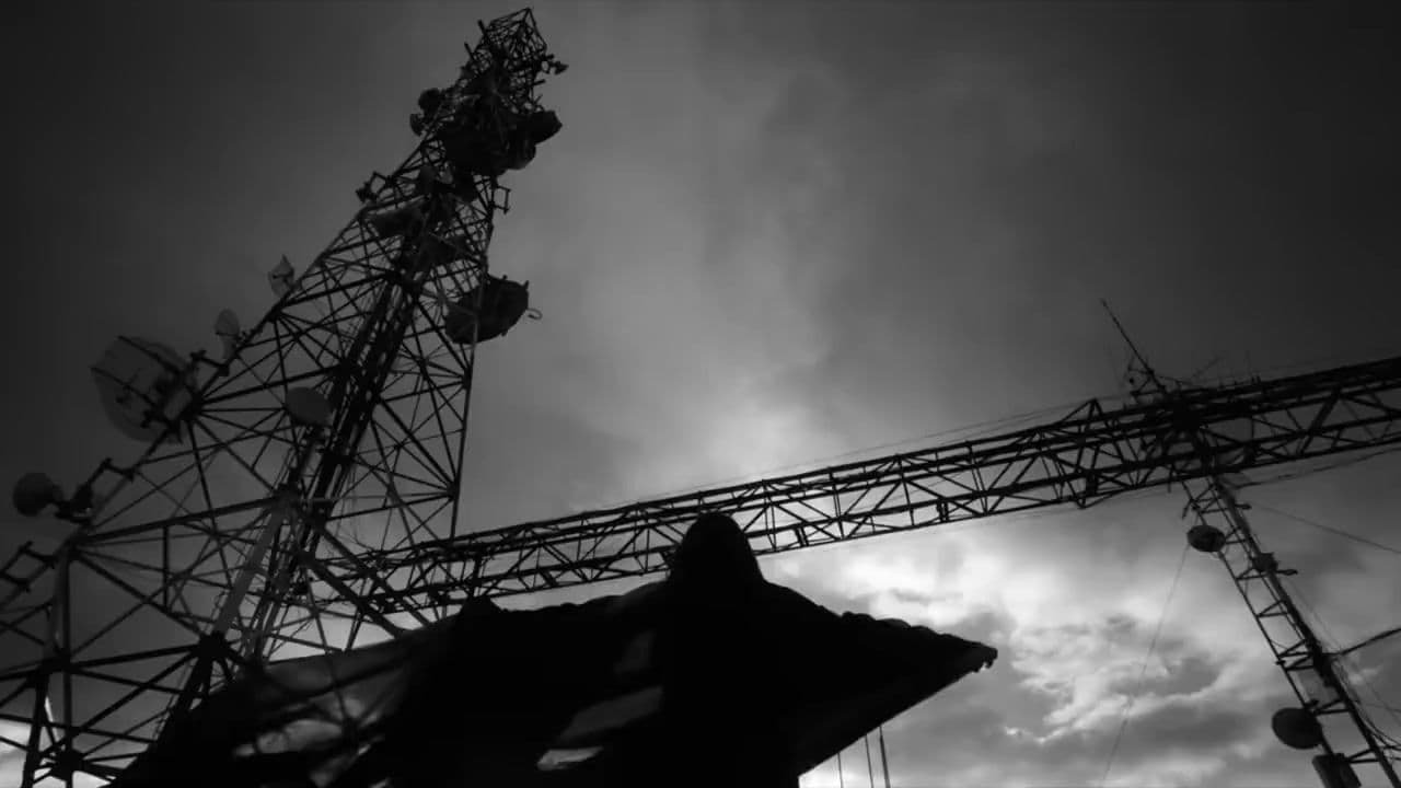 Chelsea Wolfe — She Reaches Out To She